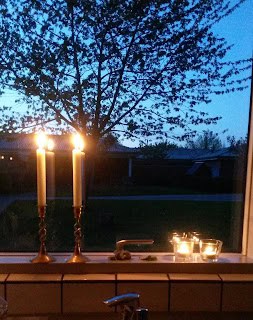4. maj 2026 – Dr. Hansens Hus satte “Lys i vinduerne” ca. kl. 20.30